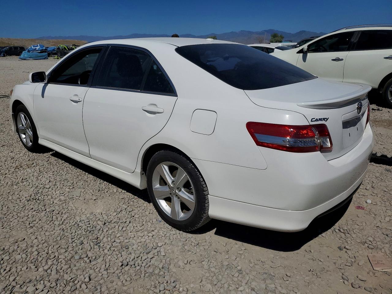 2010 TOYOTA CAMRY SE V6 photo 3