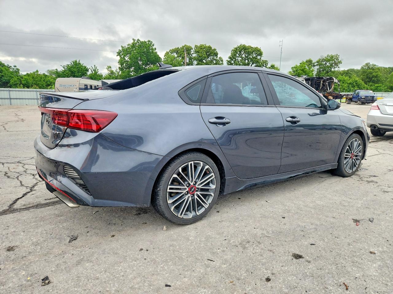 2023 KIA FORTE GT photo 3