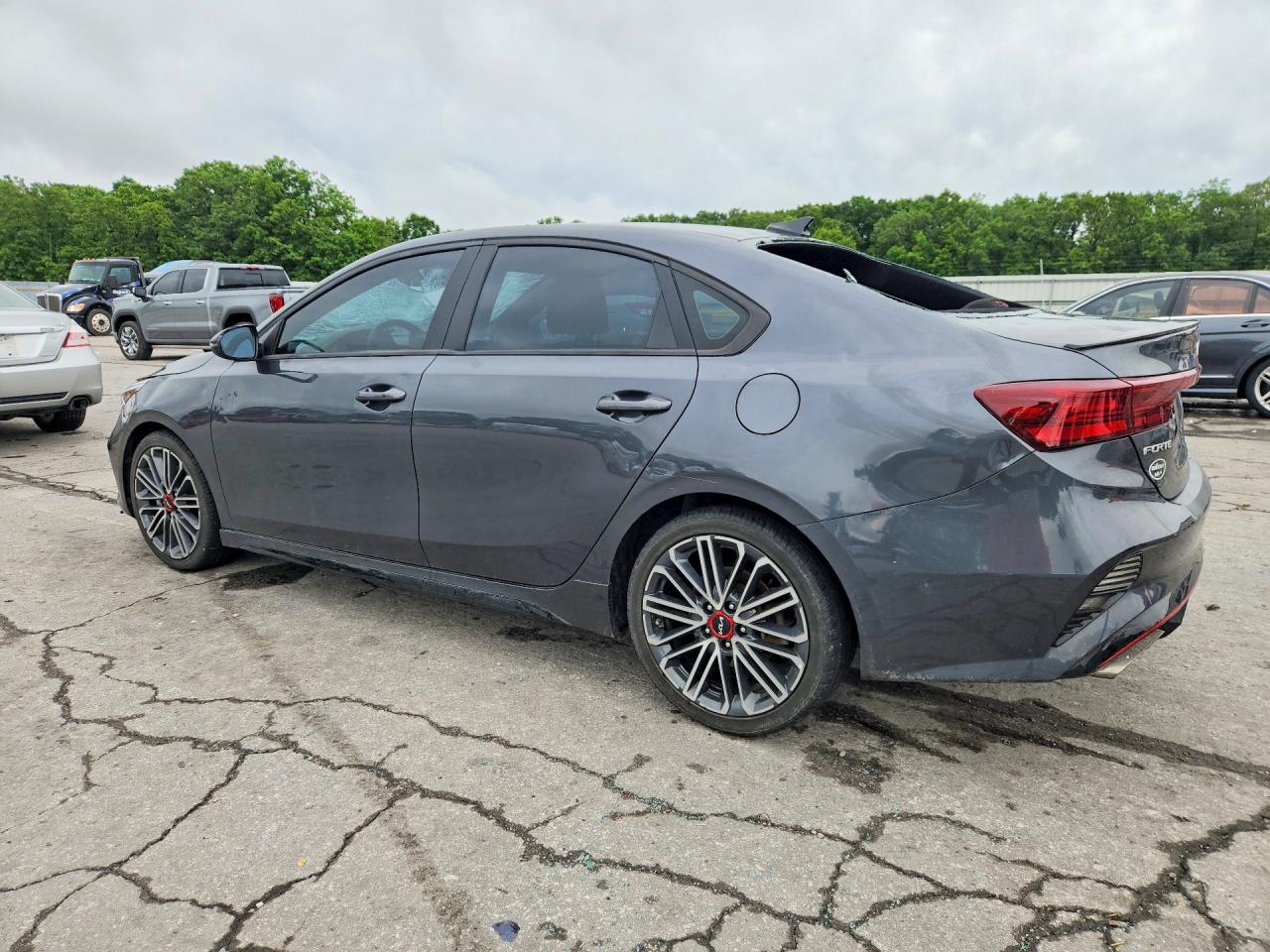 2023 KIA FORTE GT photo 2