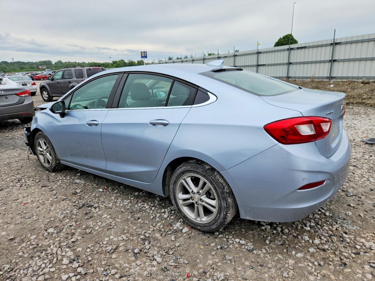 2017 CHEVROLET CRUZE LT photo 2