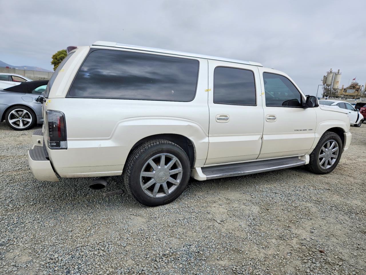 2004 CADILLAC ESCALADE ESV photo 5