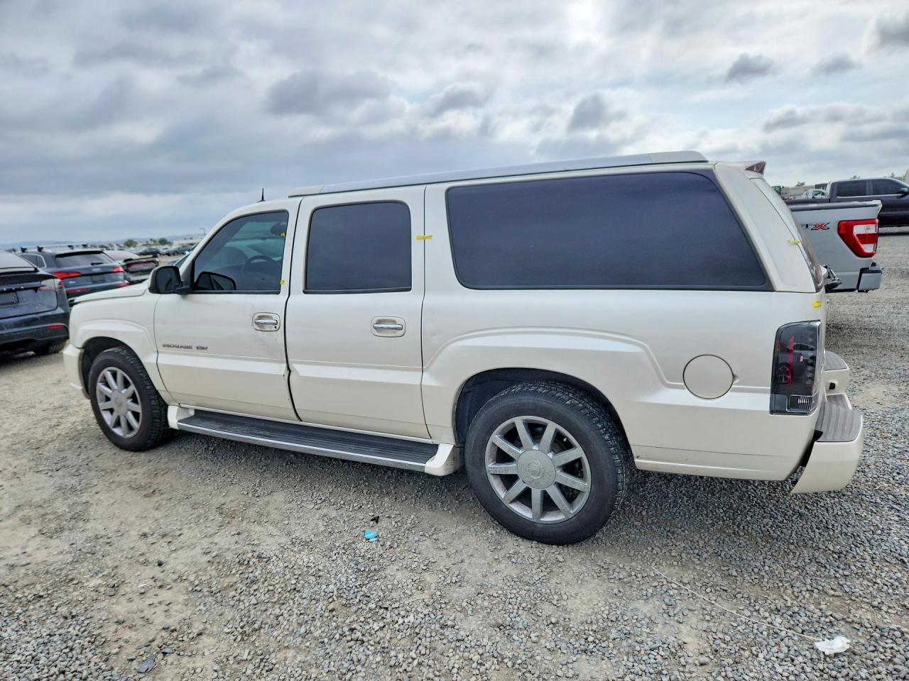 2004 CADILLAC ESCALADE ESV photo 3