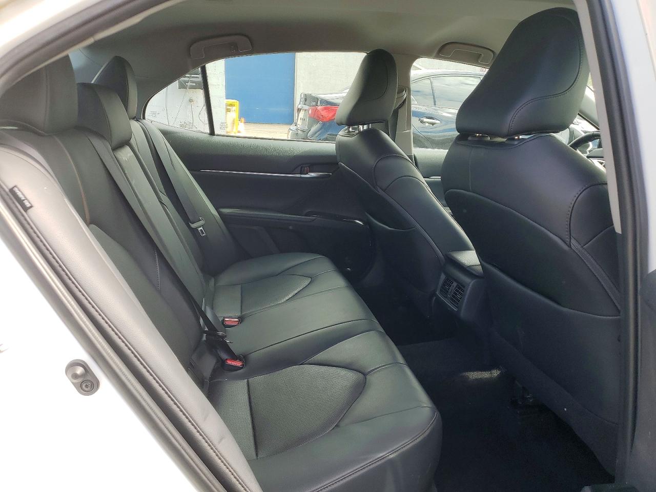2020 TOYOTA CAMRY XLE photo 19