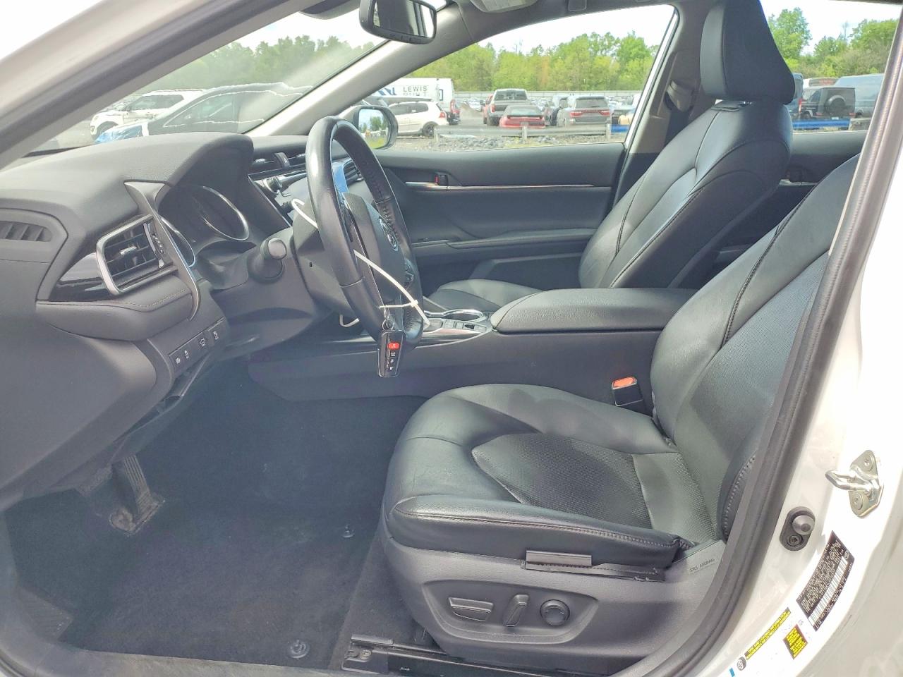 2020 TOYOTA CAMRY XLE photo 13