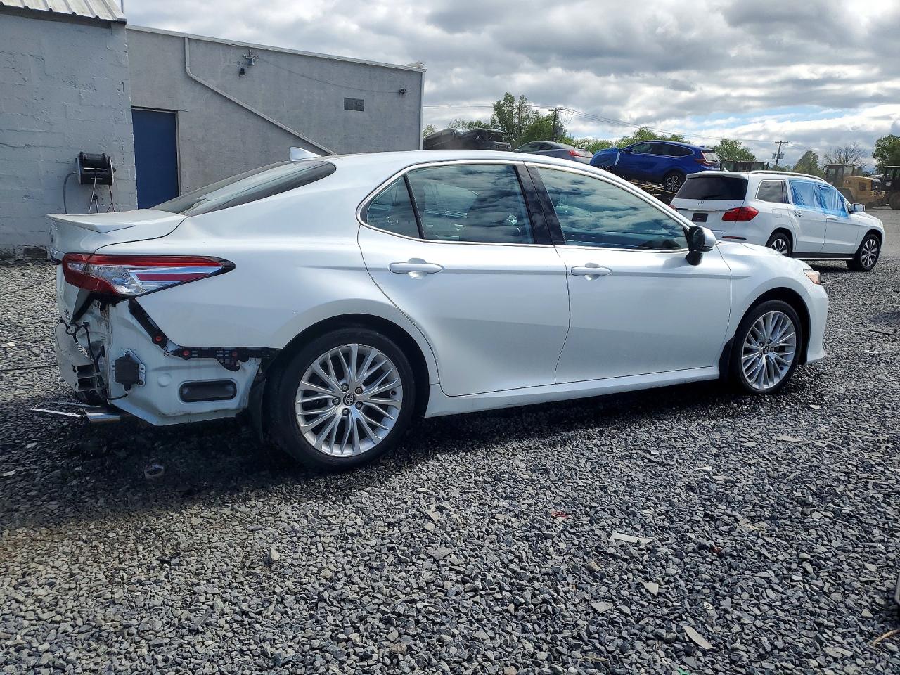 2020 TOYOTA CAMRY XLE photo 5