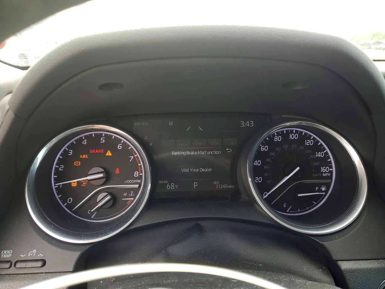 2020 TOYOTA CAMRY XLE photo 17