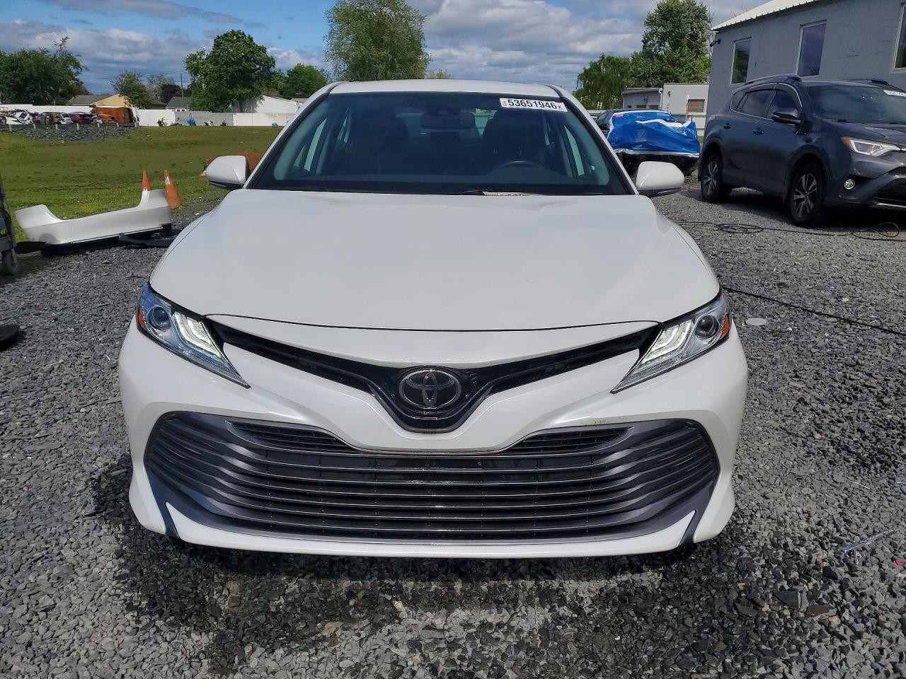 2020 TOYOTA CAMRY XLE photo 9