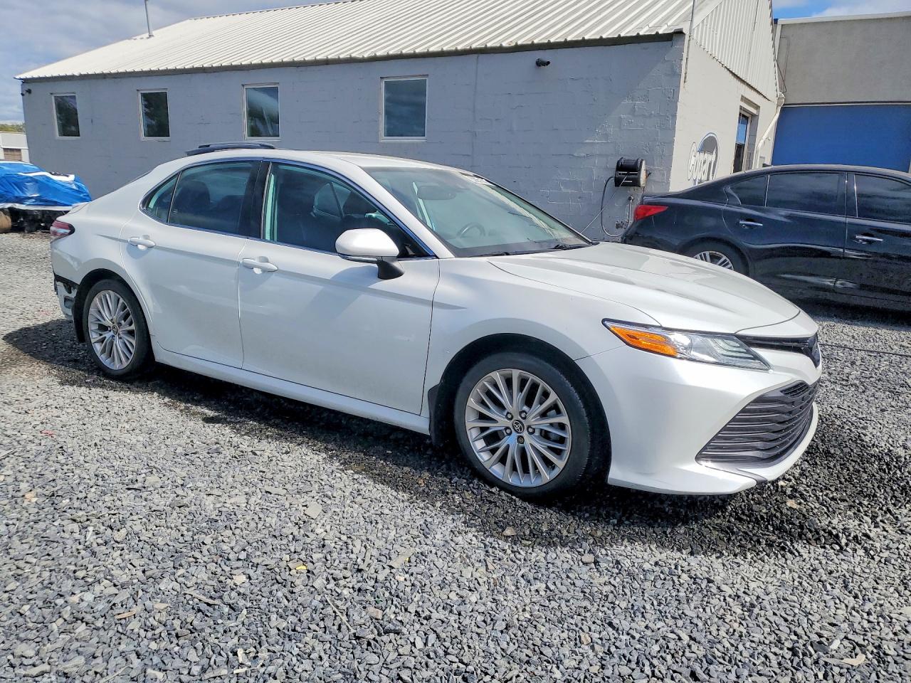 2020 TOYOTA CAMRY XLE photo 7