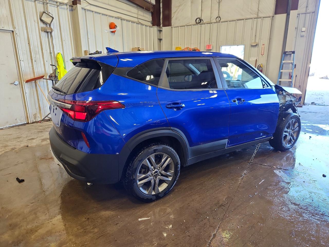 2023 KIA SELTOS LX photo 7