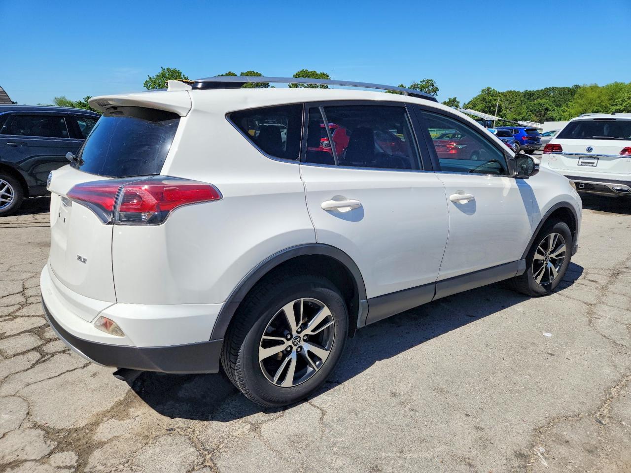 2017 TOYOTA RAV4 XLE photo 7
