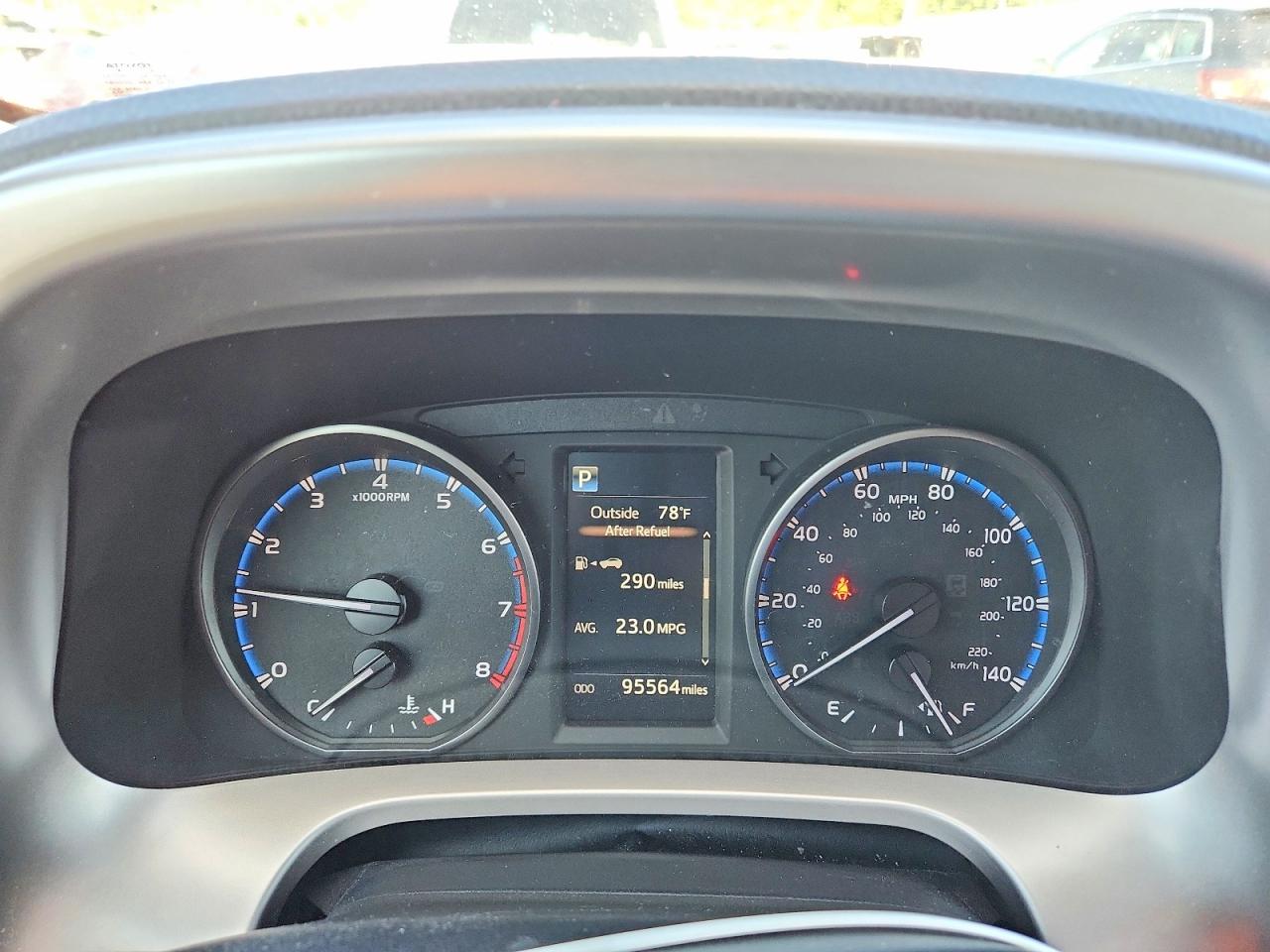 2017 TOYOTA RAV4 XLE photo 25
