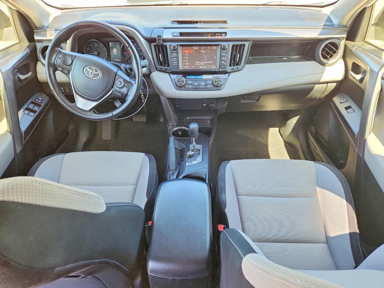 2017 TOYOTA RAV4 XLE photo 22