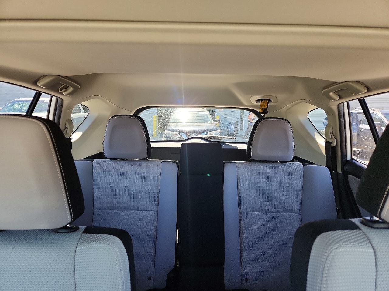 2017 TOYOTA RAV4 XLE photo 28