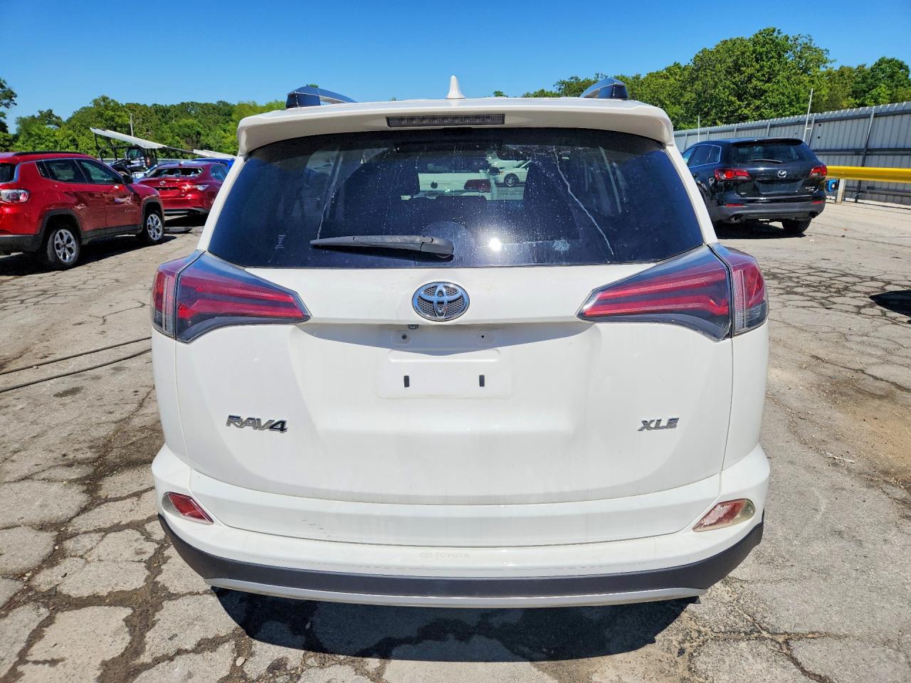 2017 TOYOTA RAV4 XLE photo 16