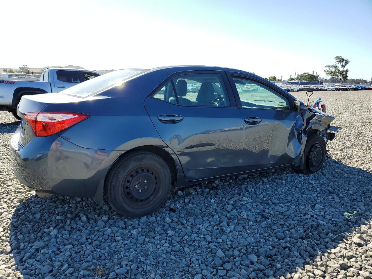 2017 TOYOTA COROLLA L photo 3