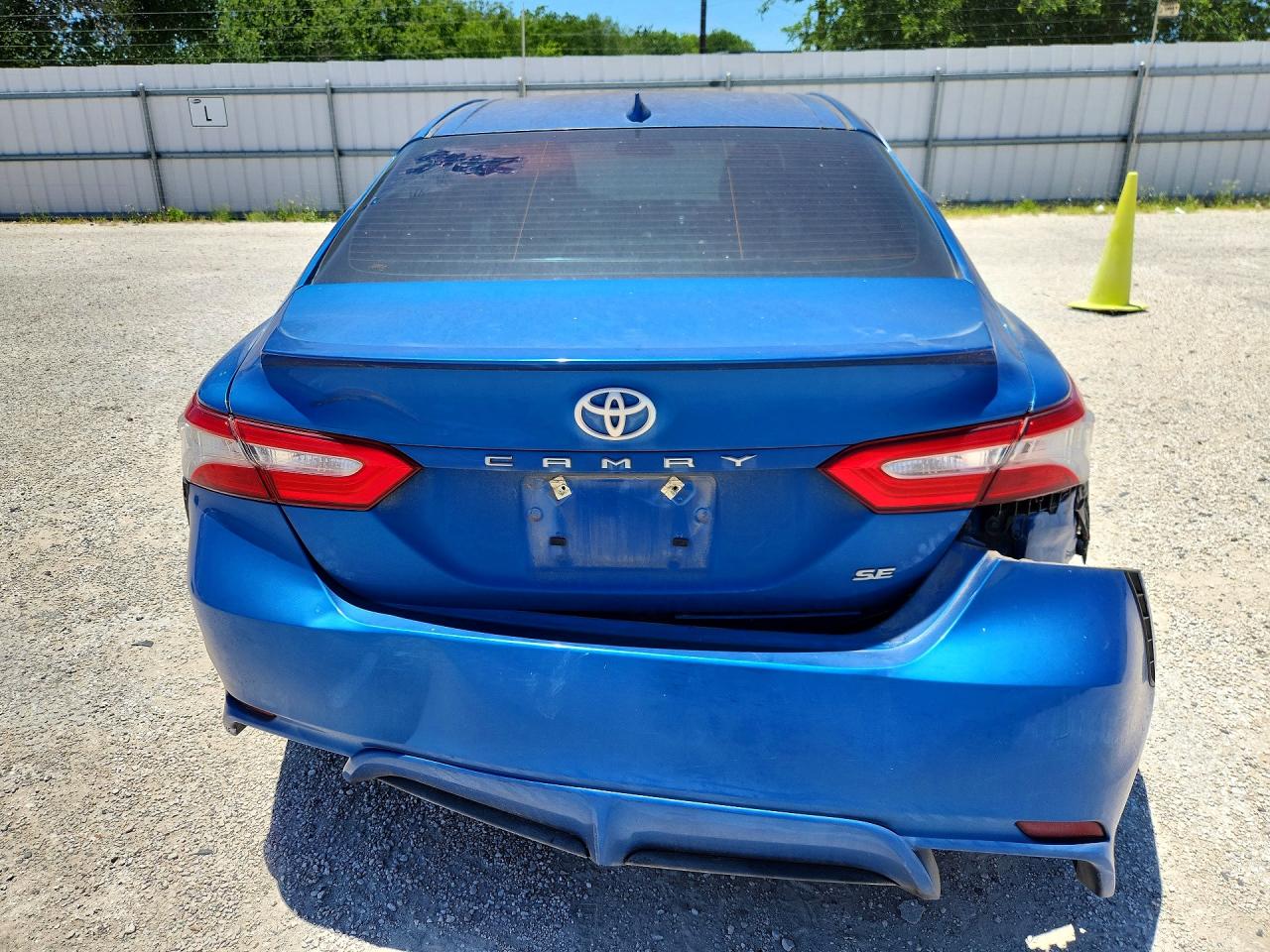2019 TOYOTA CAMRY SE photo 11