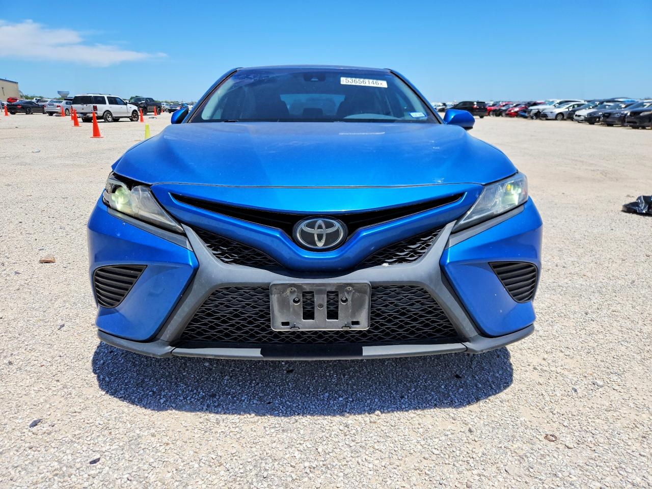 2019 TOYOTA CAMRY SE photo 9