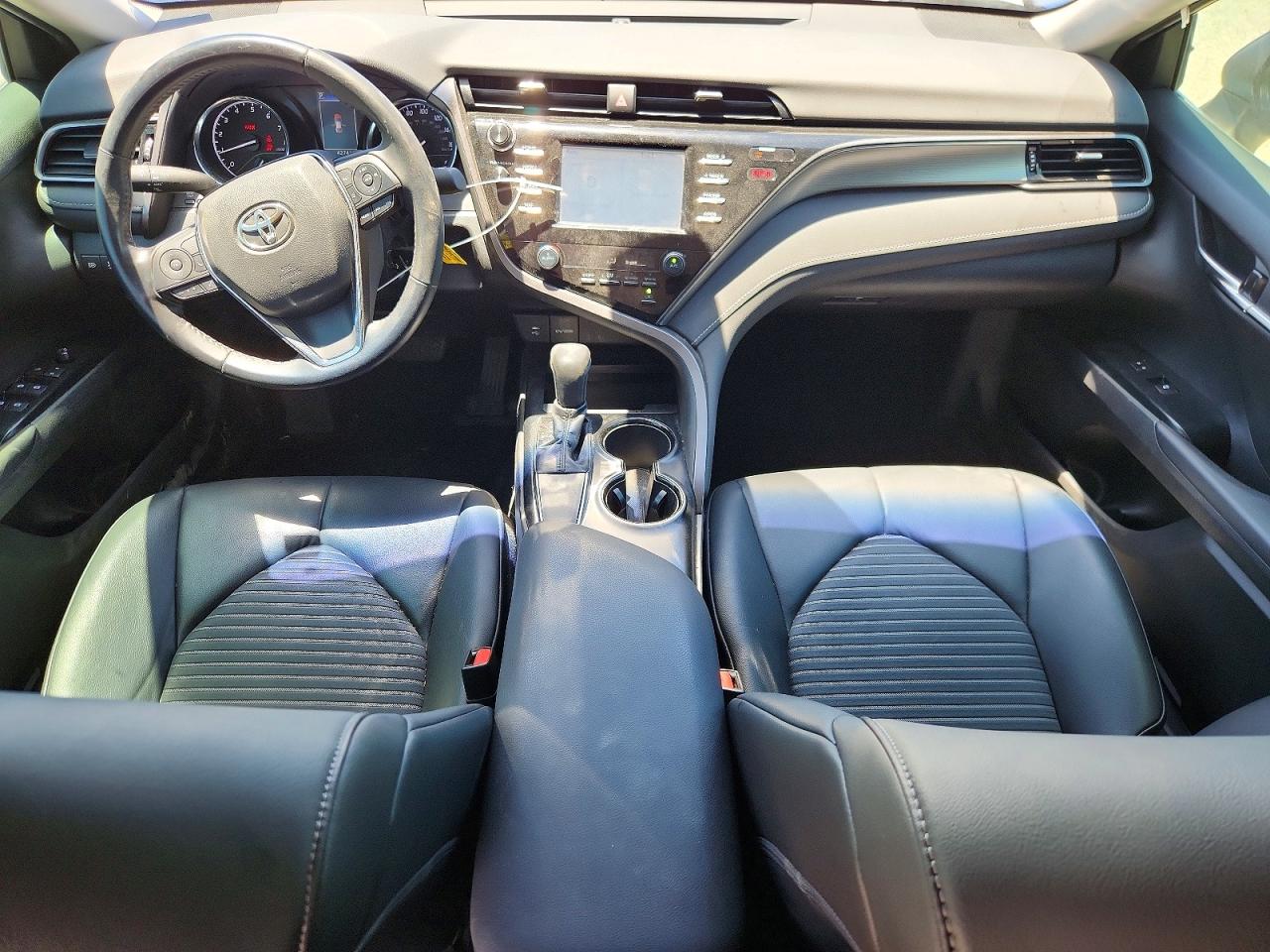 2019 TOYOTA CAMRY SE photo 15