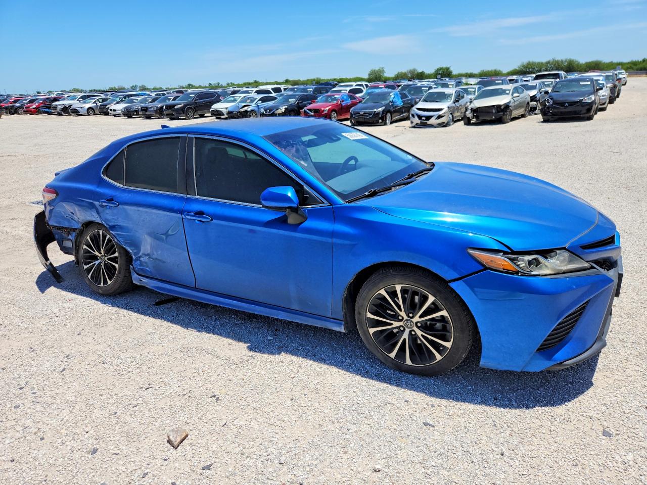 2019 TOYOTA CAMRY SE photo 7