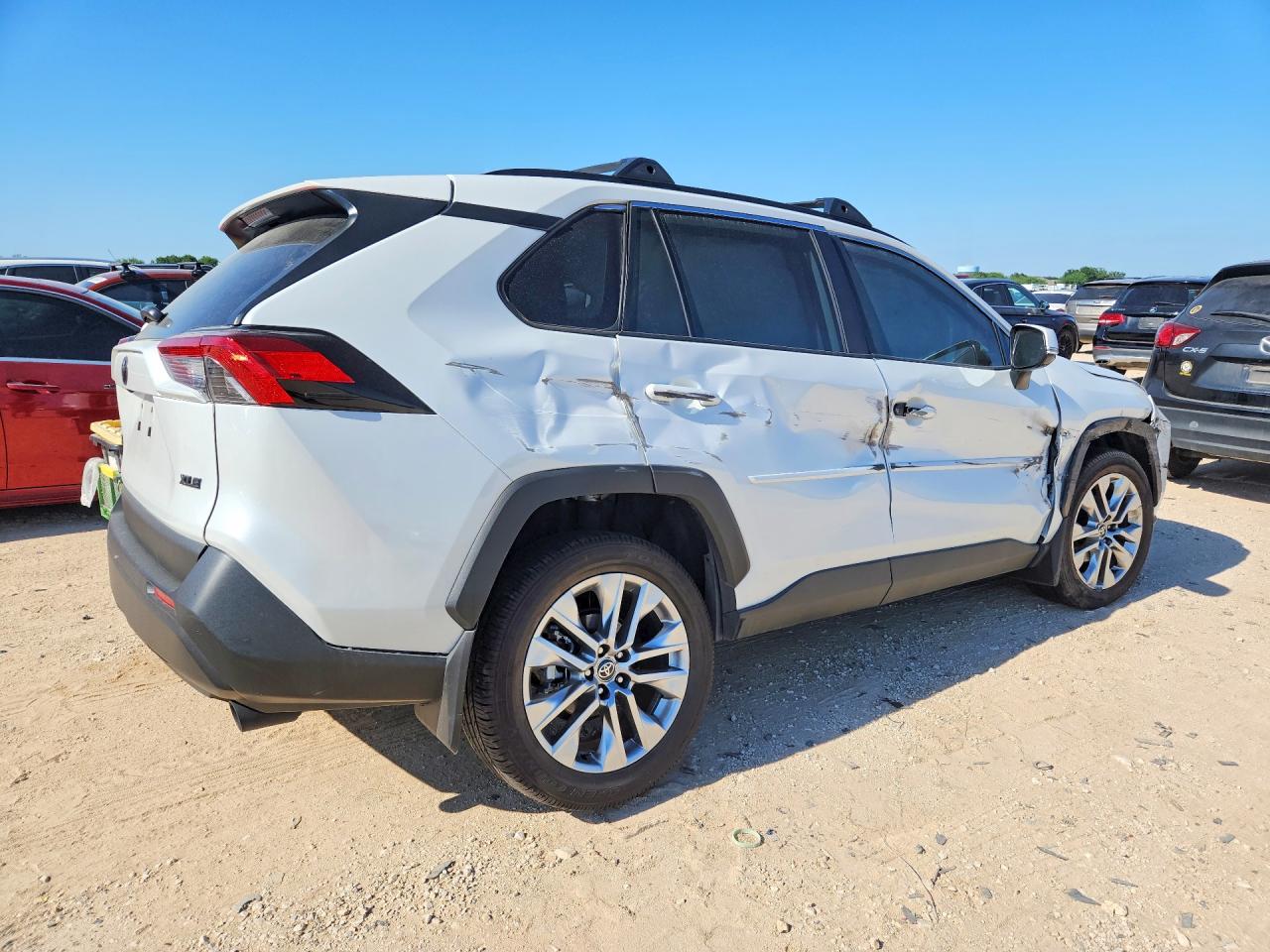 2025 TOYOTA RAV4 XLE PREMIUM photo 5