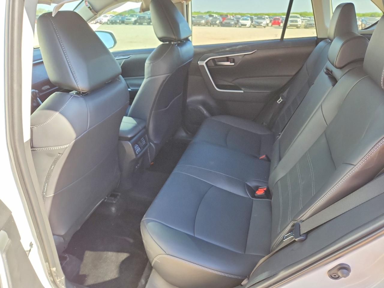 2025 TOYOTA RAV4 XLE PREMIUM photo 21