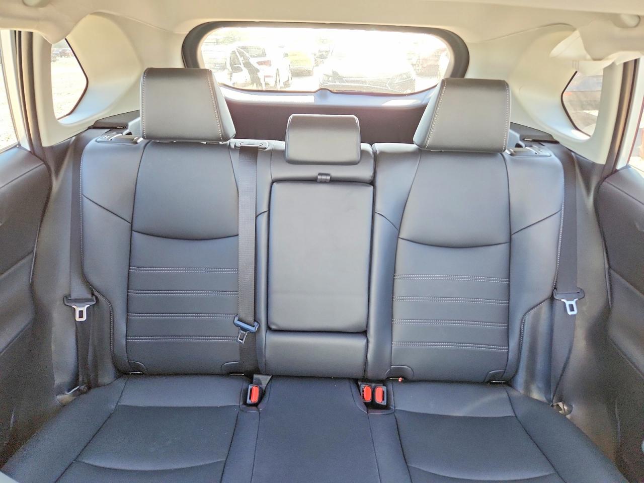 2025 TOYOTA RAV4 XLE PREMIUM photo 19