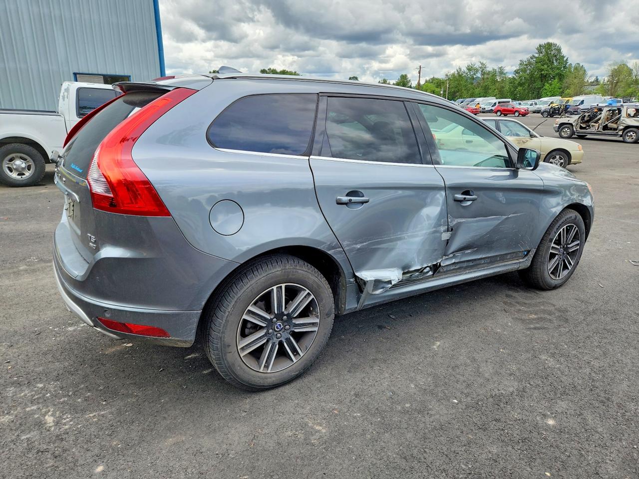 2017 VOLVO XC60 T5 DYNAMIC photo 5