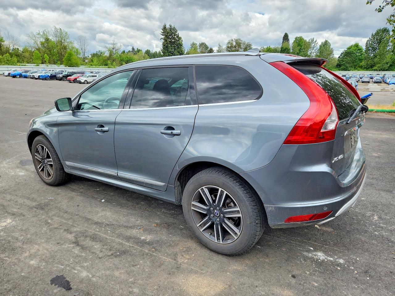2017 VOLVO XC60 T5 DYNAMIC photo 3