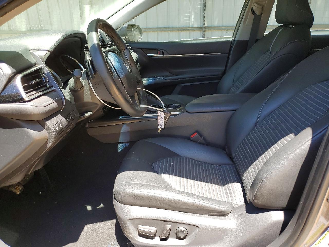 2018 TOYOTA CAMRY SE photo 13