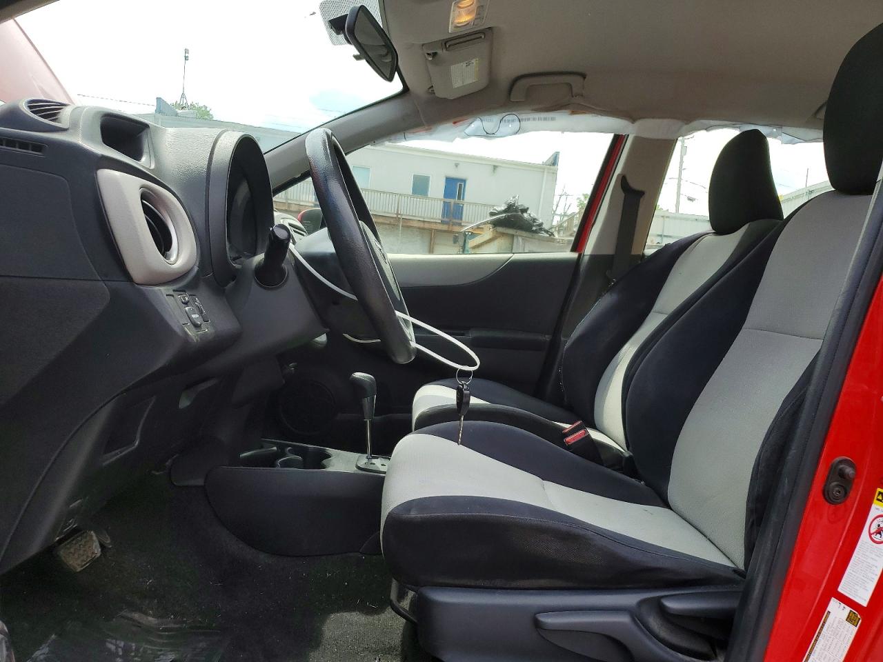 2013 TOYOTA YARIS 5-DOOR LE photo 13