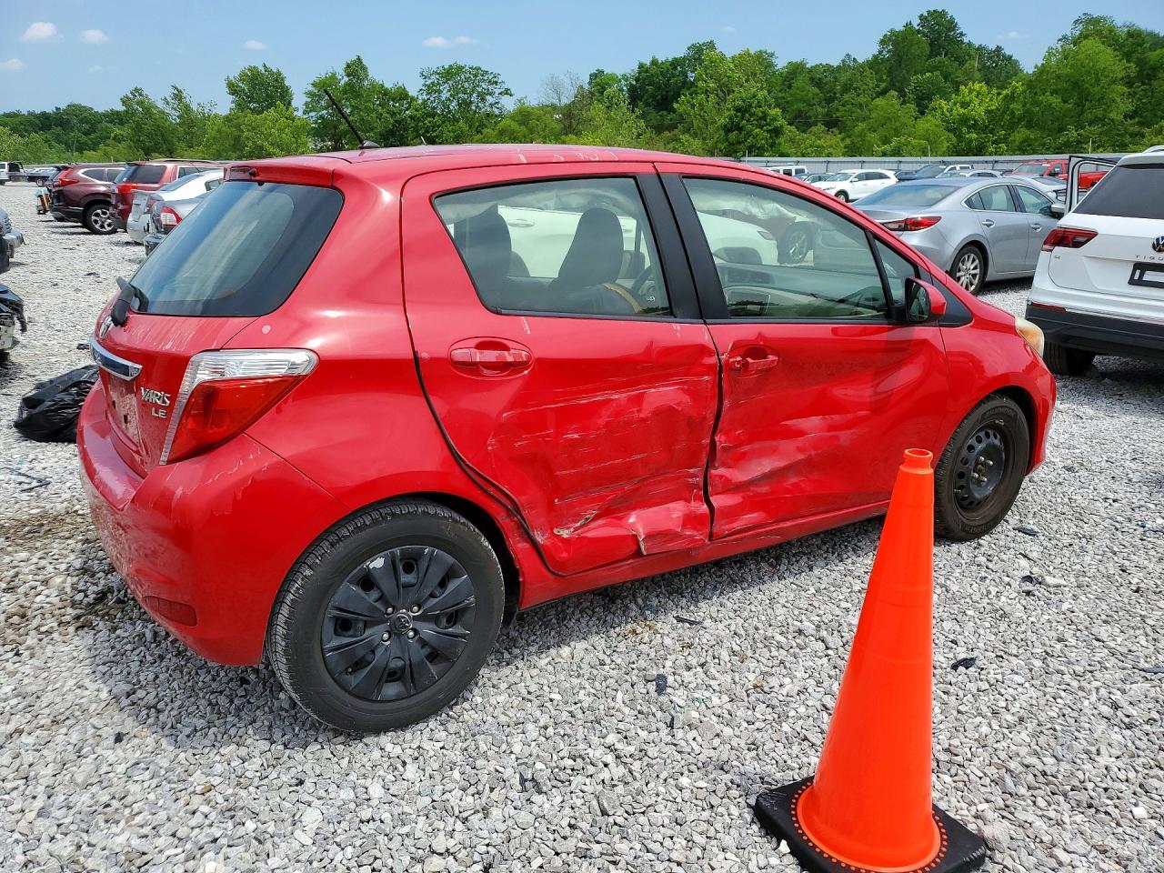 2013 TOYOTA YARIS 5-DOOR LE photo 5
