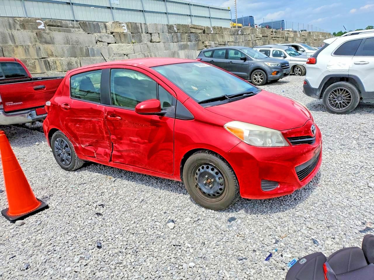 2013 TOYOTA YARIS 5-DOOR LE photo 7