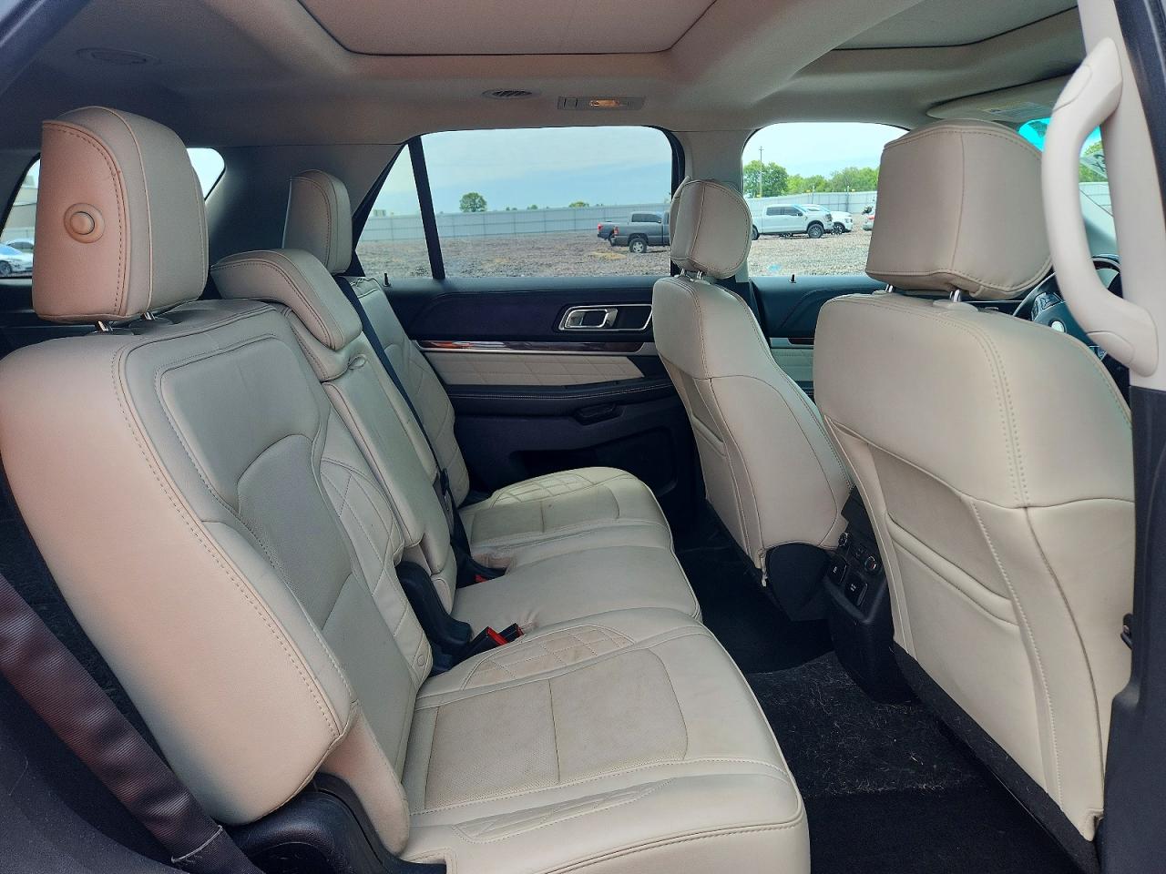 2017 FORD EXPLORER PLATINUM photo 31