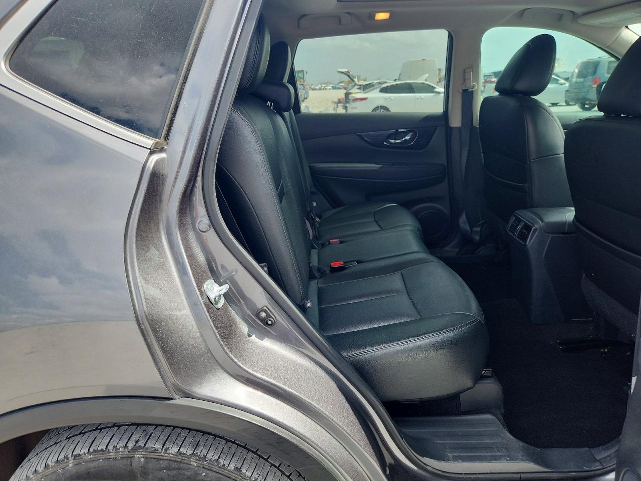2017 NISSAN ROGUE S photo 31