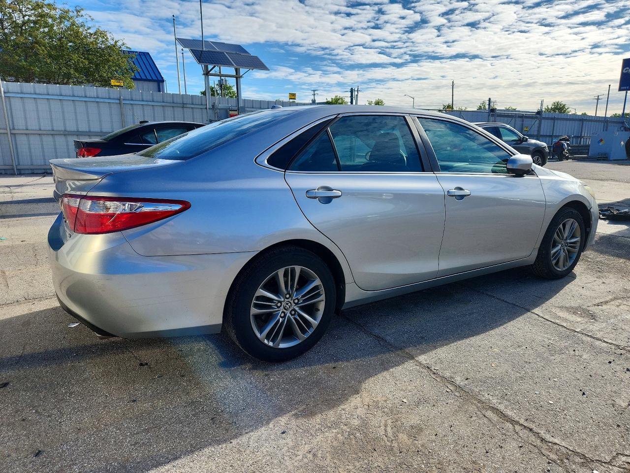 2015 TOYOTA CAMRY SE photo 5