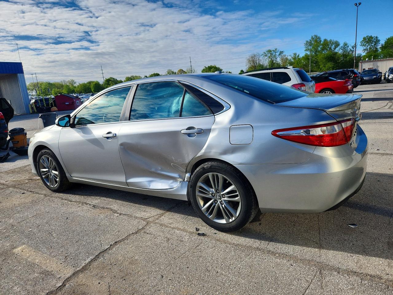 2015 TOYOTA CAMRY SE photo 3