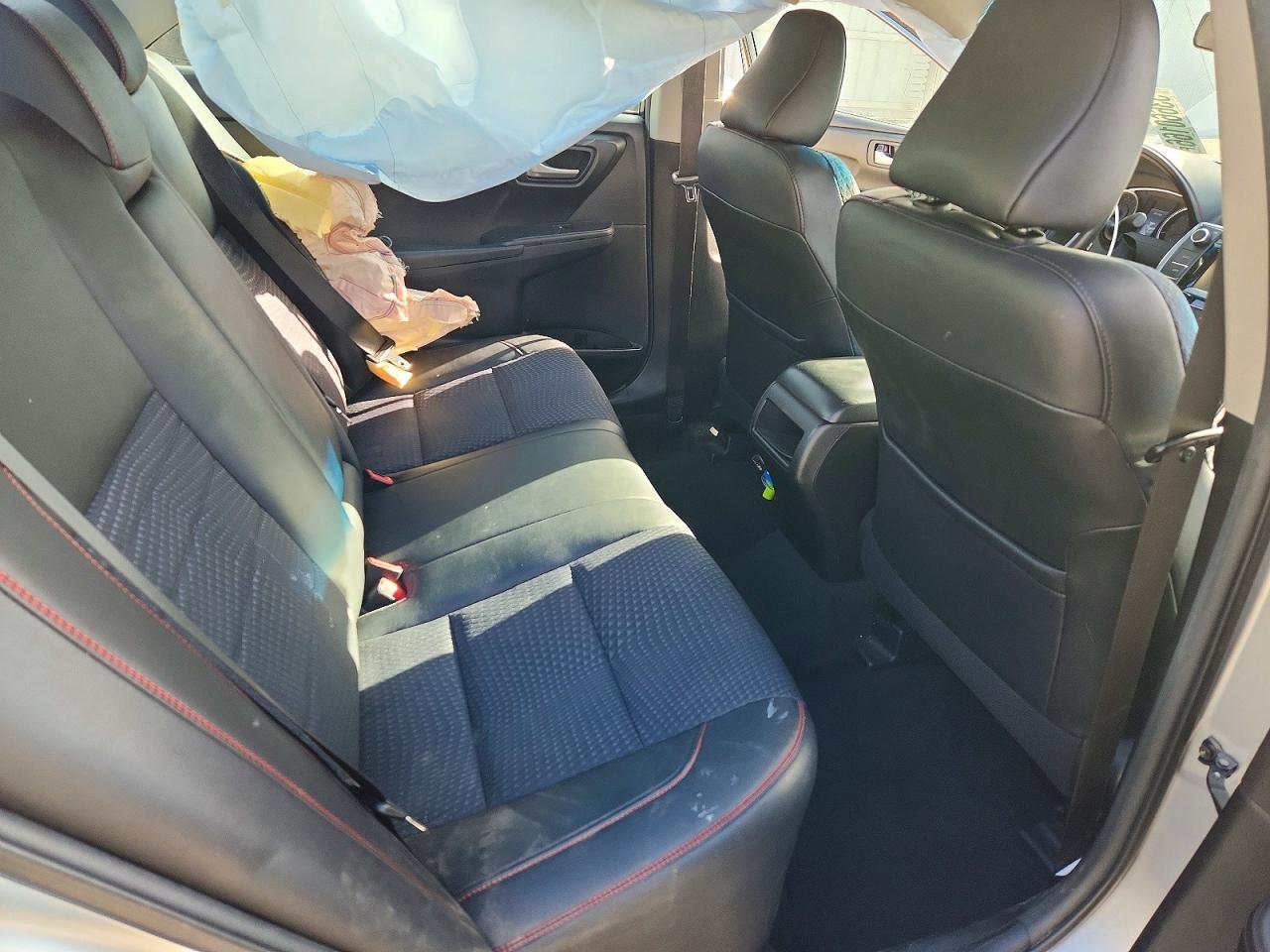 2015 TOYOTA CAMRY SE photo 19