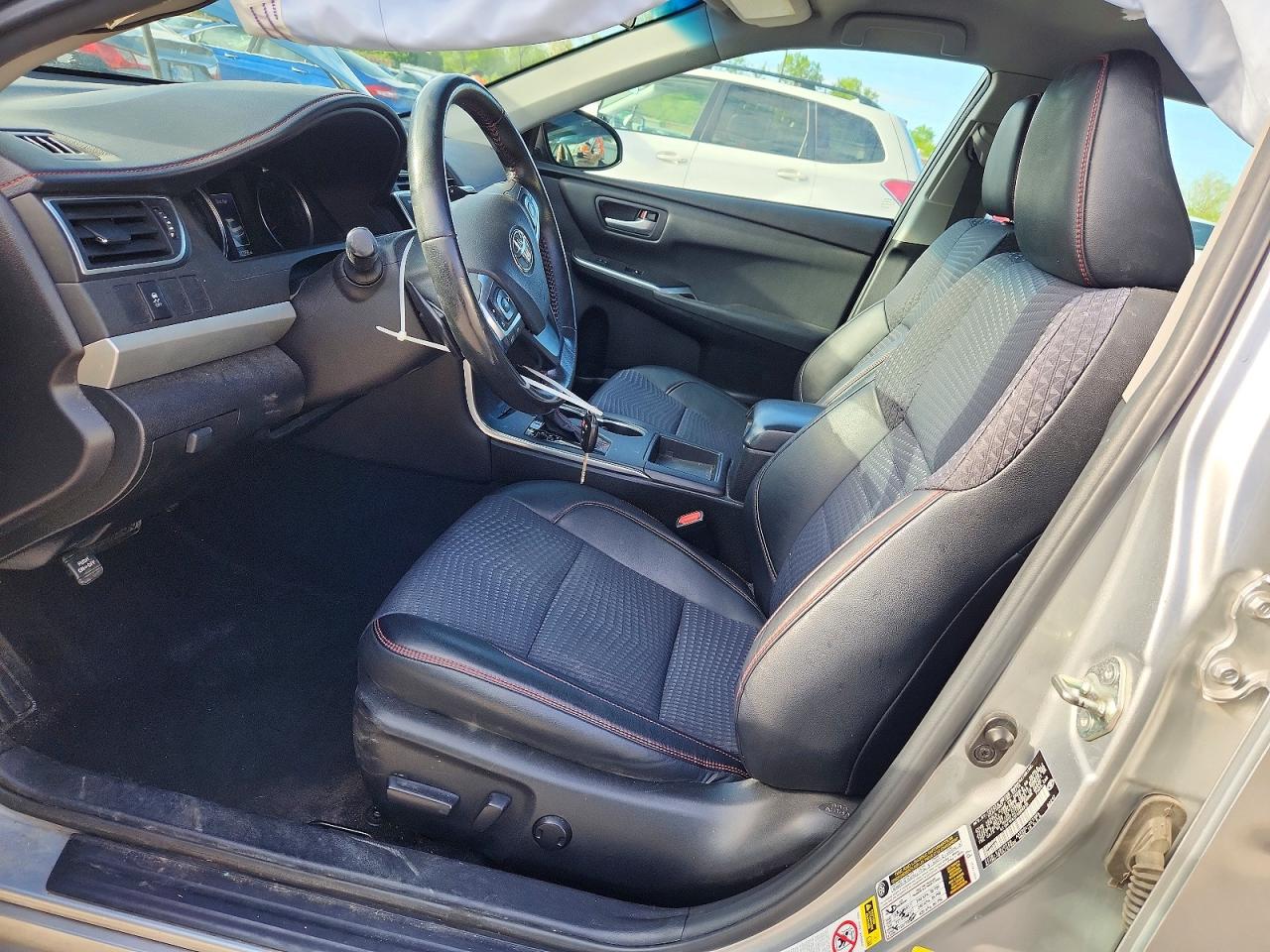 2015 TOYOTA CAMRY SE photo 13