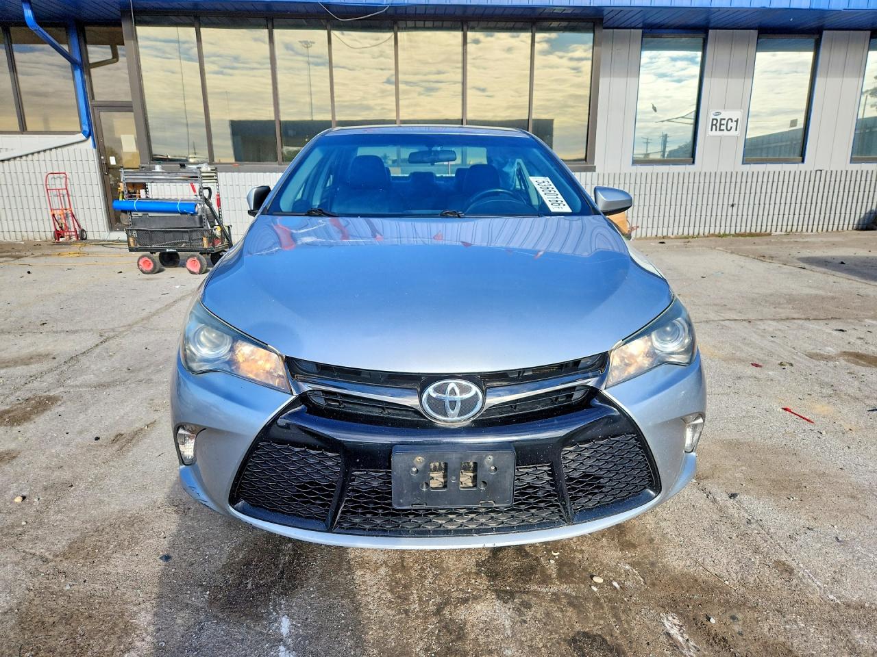 2015 TOYOTA CAMRY SE photo 9