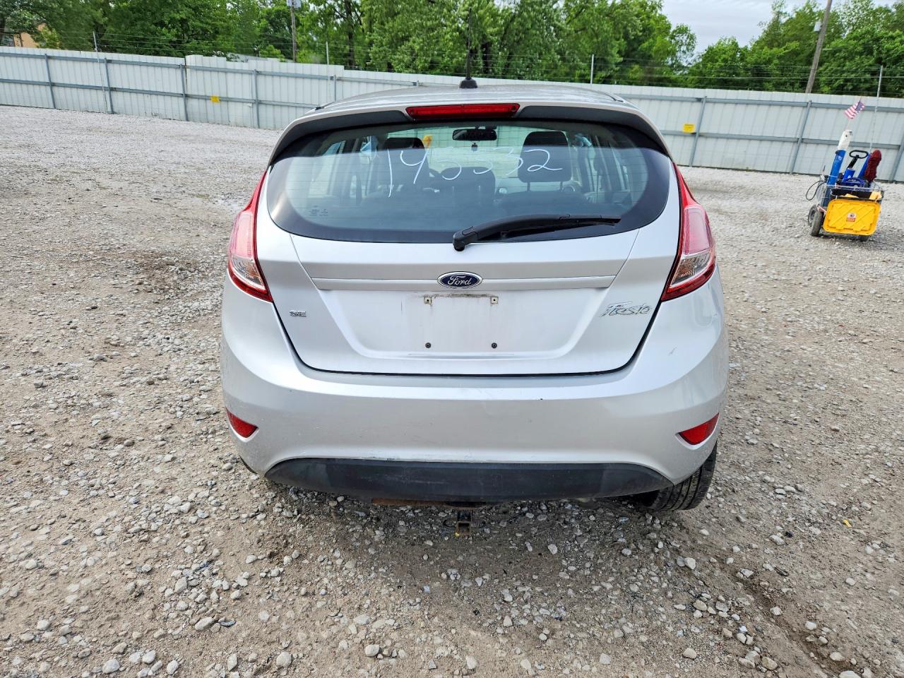 2015 FORD FIESTA SE photo 16