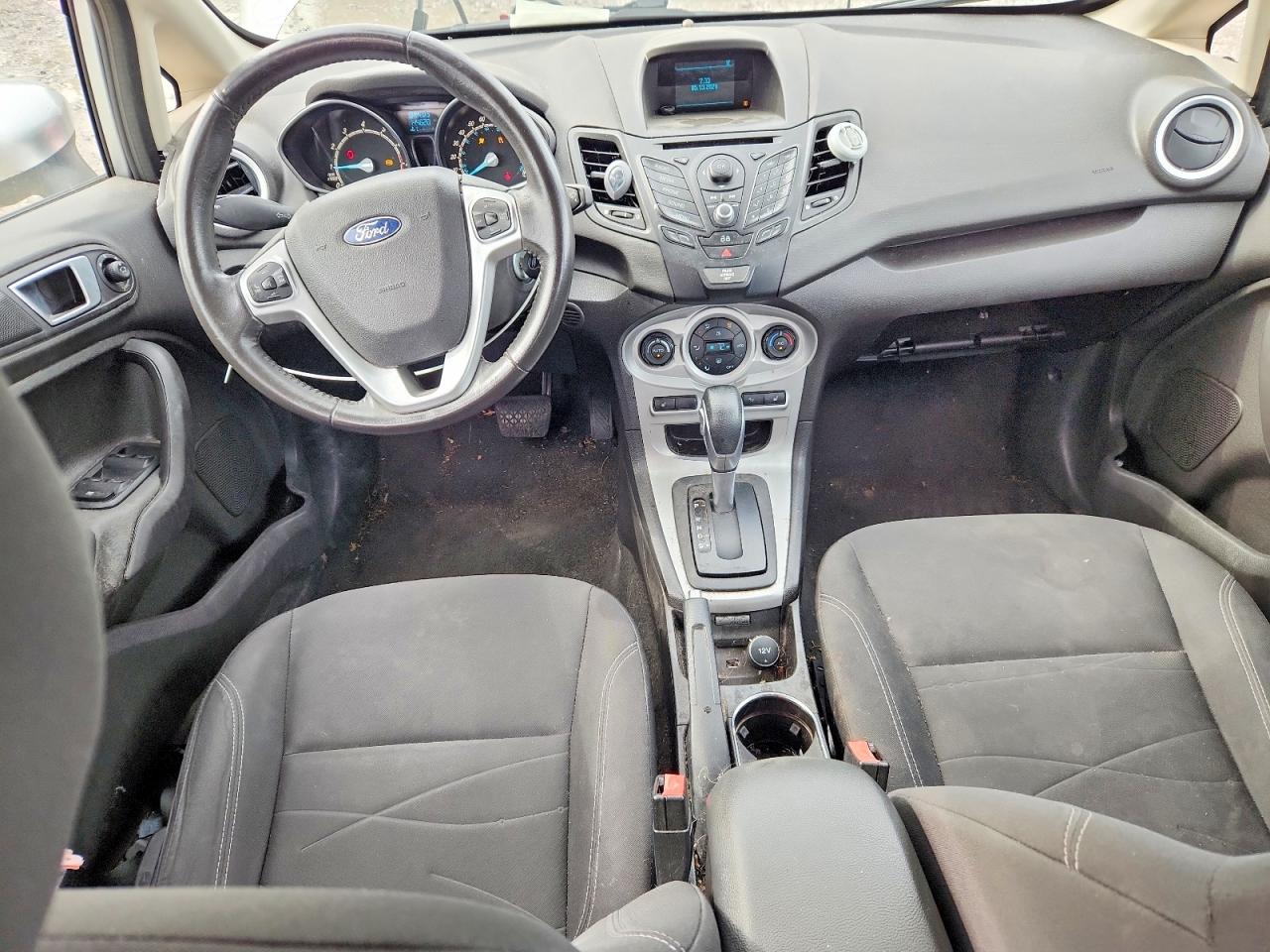 2015 FORD FIESTA SE photo 22