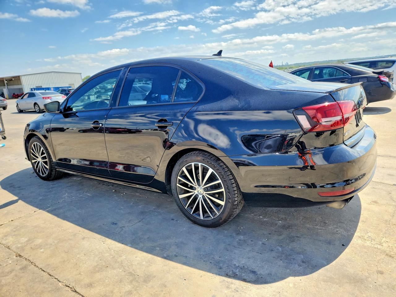 2016 VOLKSWAGEN JETTA SPORT photo 2