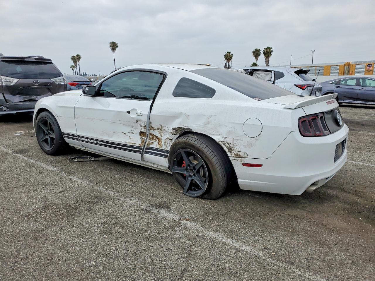 2014 FORD MUSTANG photo 4