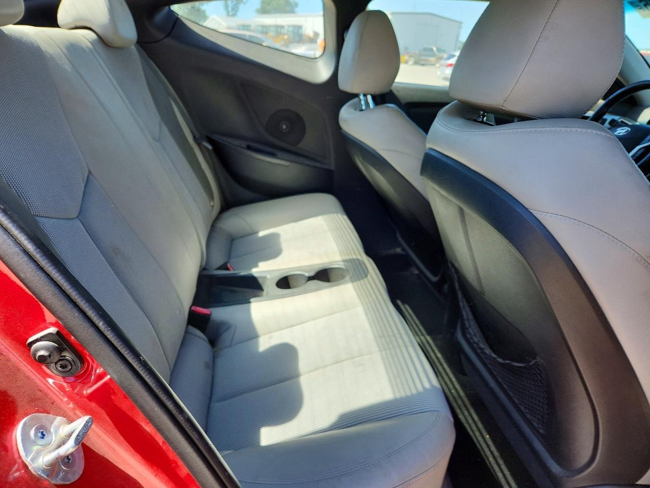 2013 HYUNDAI VELOSTER BASE photo 28