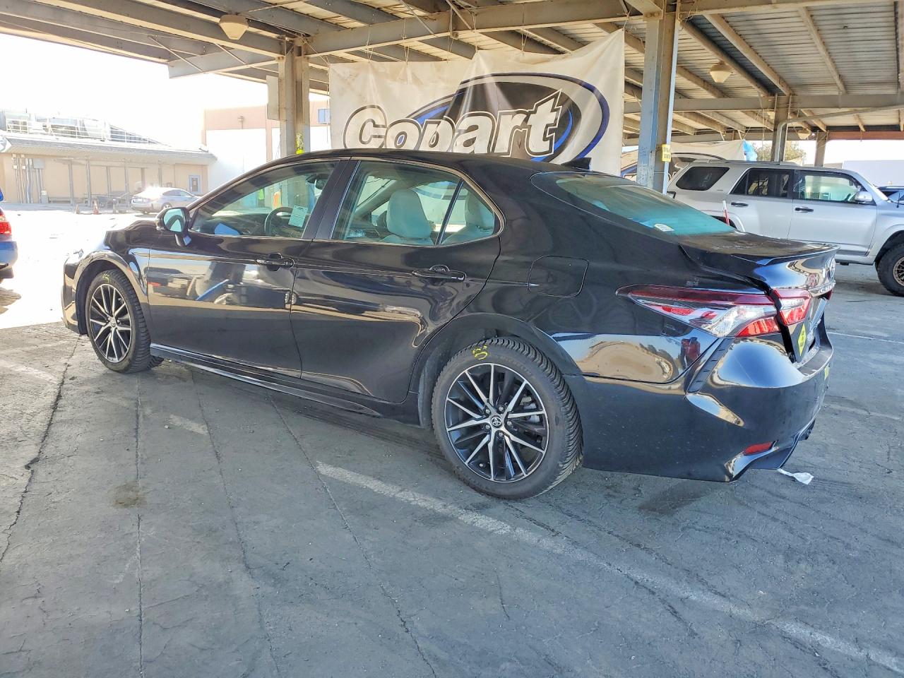2021 TOYOTA CAMRY SE photo 3