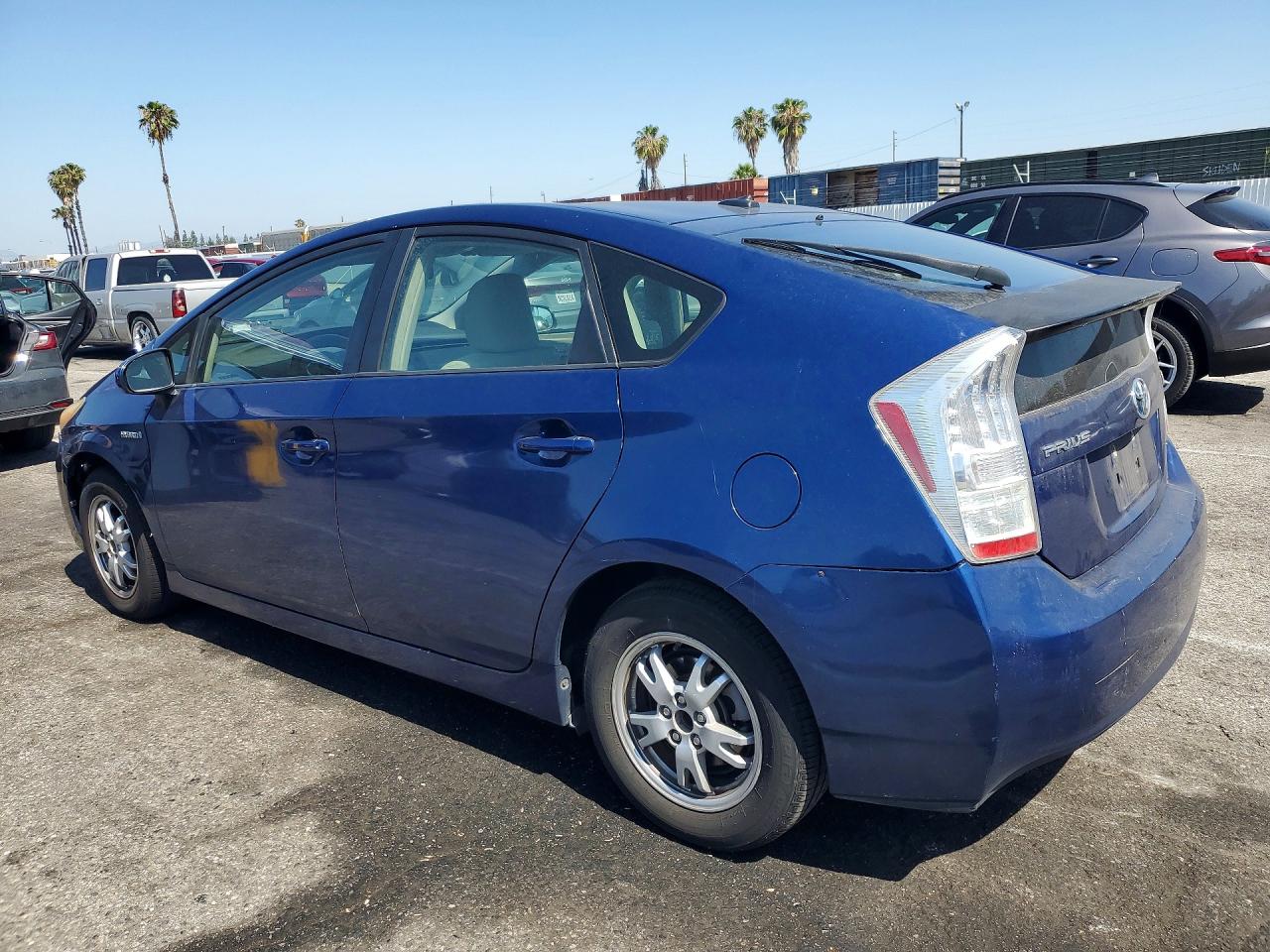 2011 TOYOTA PRIUS TWO photo 3