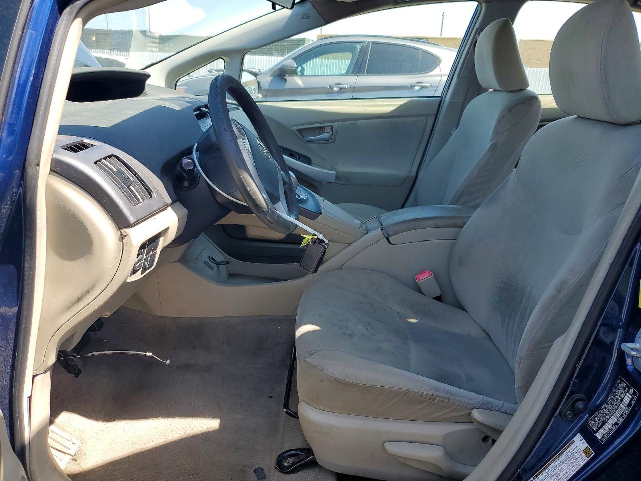 2011 TOYOTA PRIUS TWO photo 13