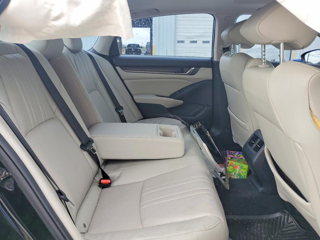 2018 HONDA ACCORD TOURING photo 19