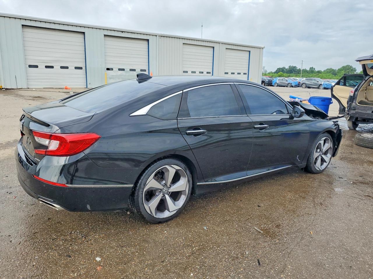2018 HONDA ACCORD TOURING photo 5