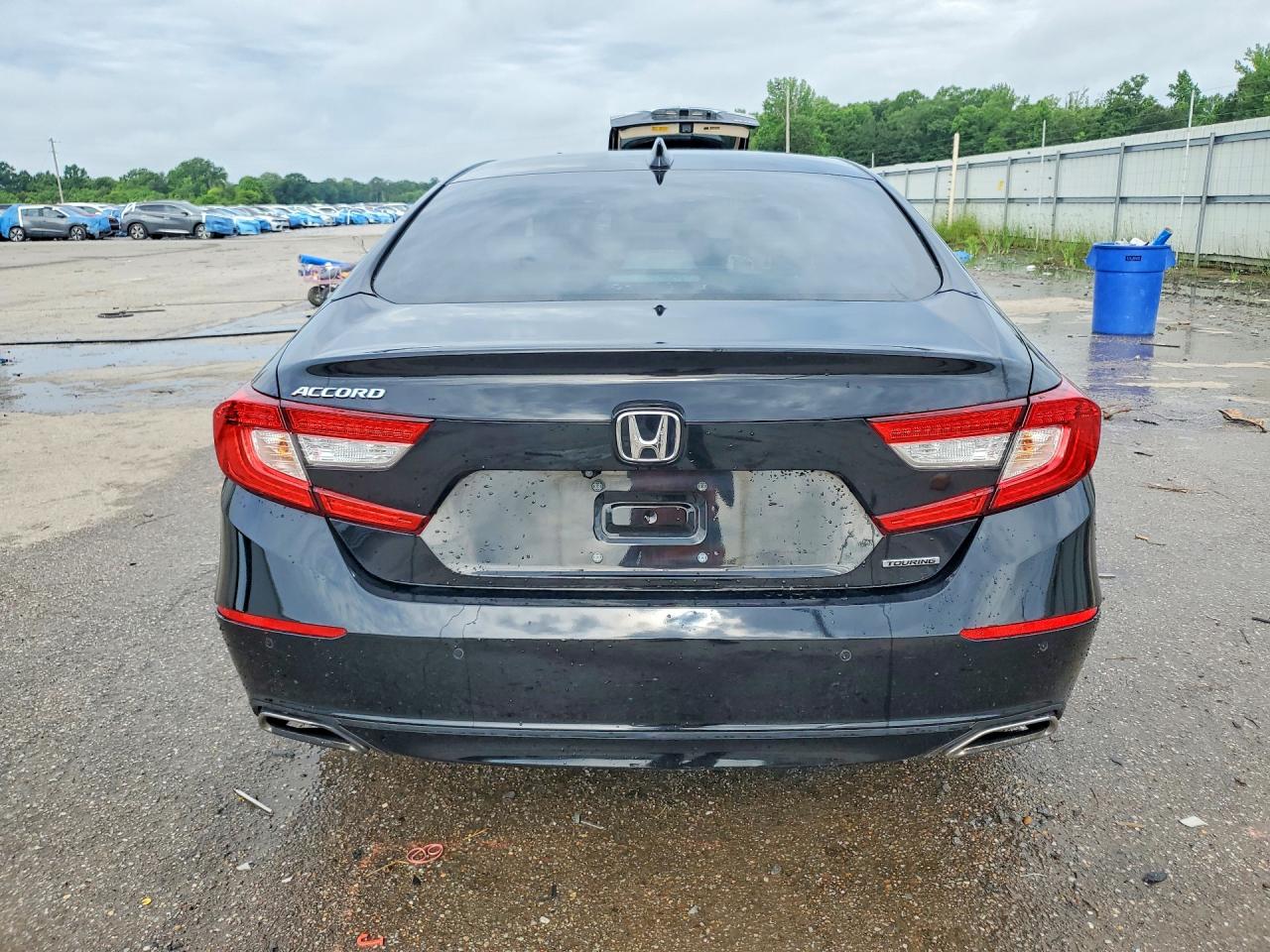 2018 HONDA ACCORD TOURING photo 11